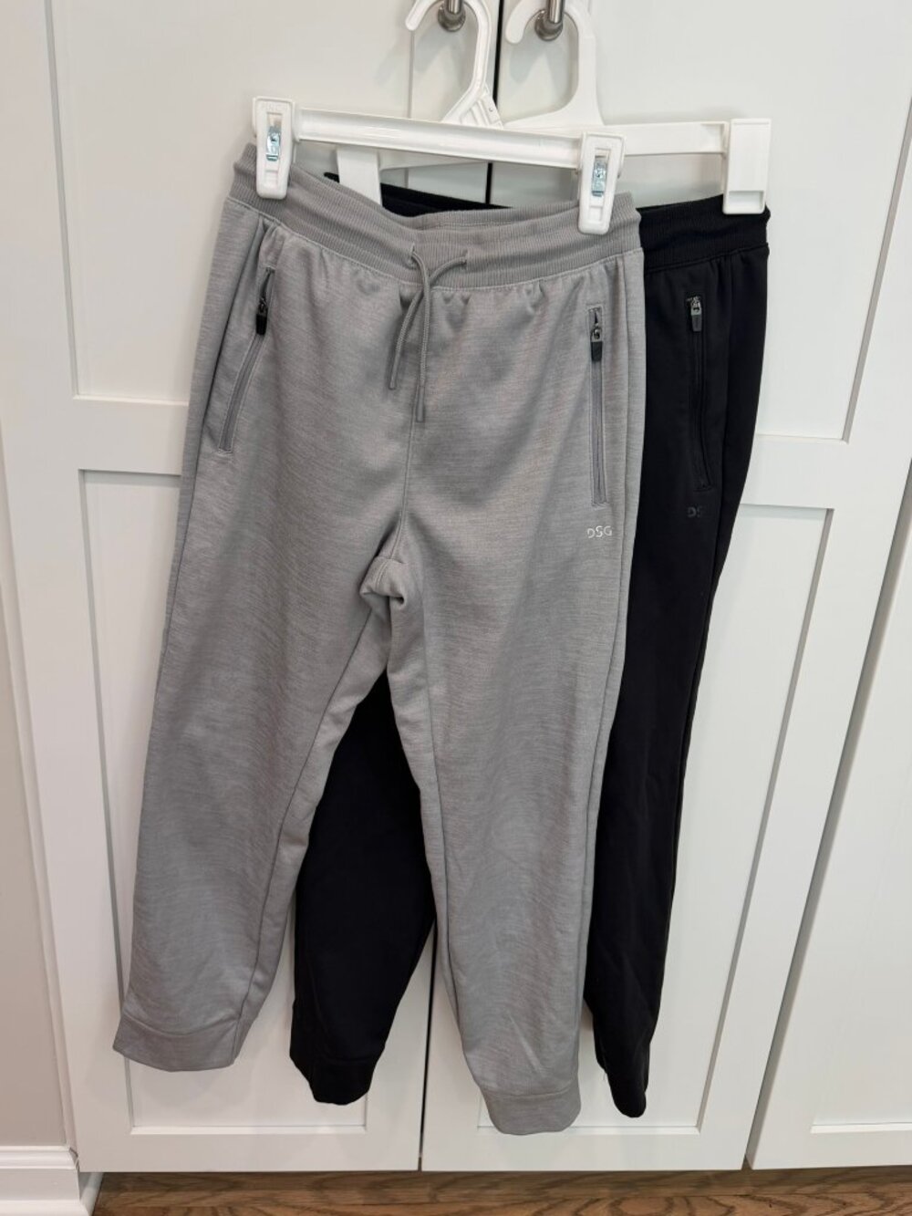 DSG Sweatpants Boys M, 1 black and 1 grey